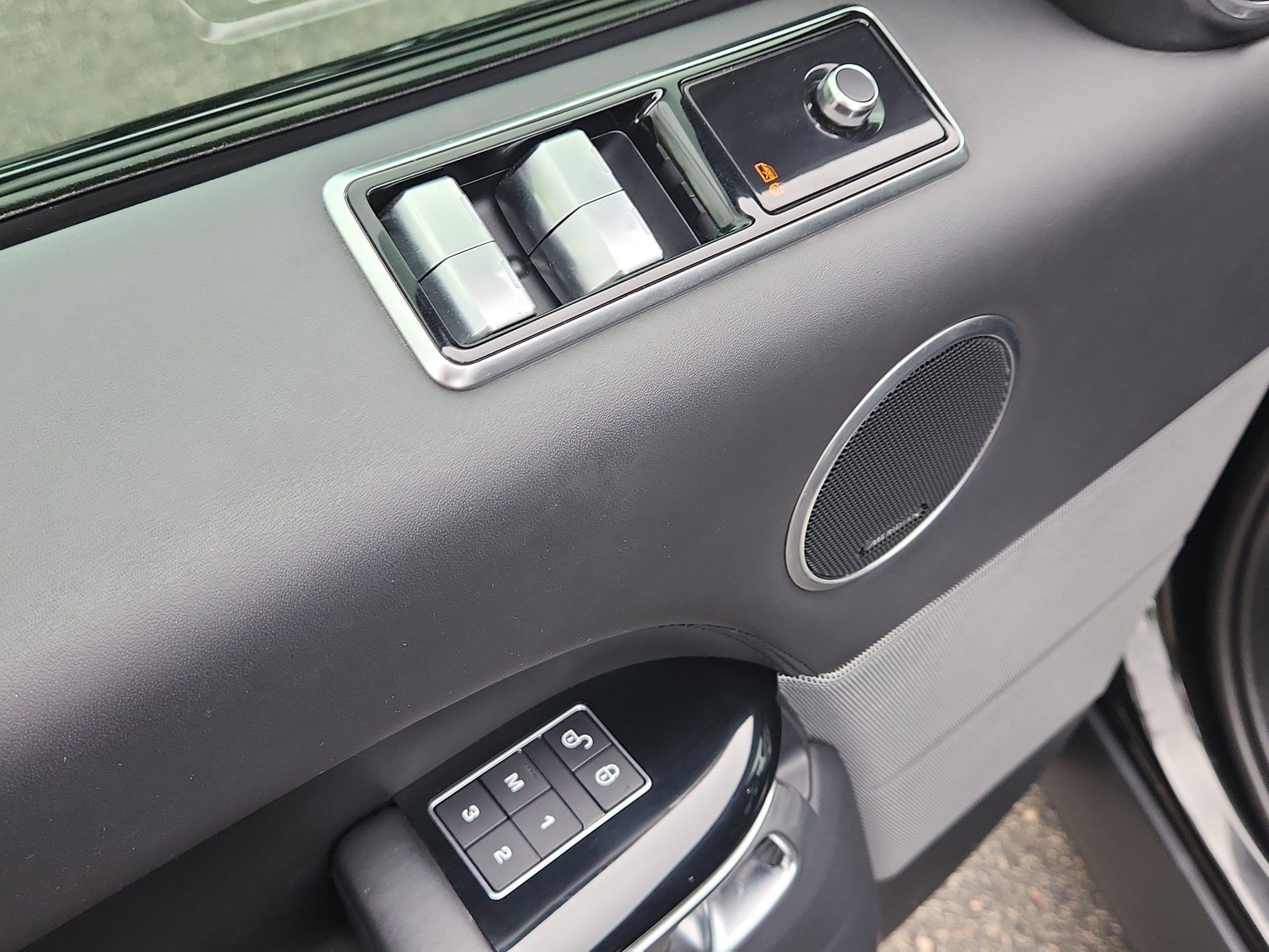 Used 2018 Land Rover Range Rover Sport HSE Dynamic AWD/4WD image 30