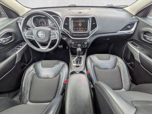 Used 2018 Jeep Cherokee Latitude Plus w/ Comfort/Convenience Group image 19