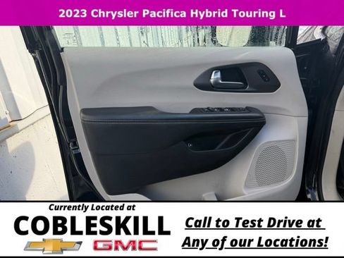 Used 2023 Chrysler Pacifica Touring-L FWD image 8