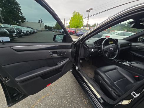 Used 2010 Mercedes-Benz E 350 4MATIC Sedan image 20