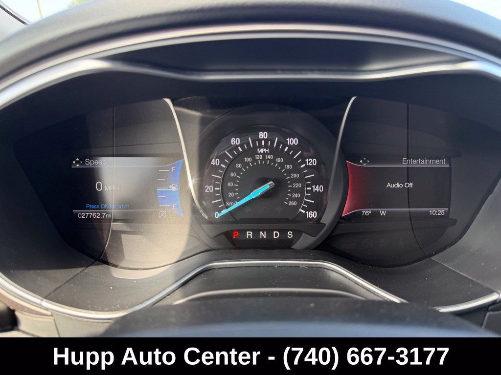 Used 2017 Ford Fusion SE w/ Fusion SE Technology Package FWD image 9