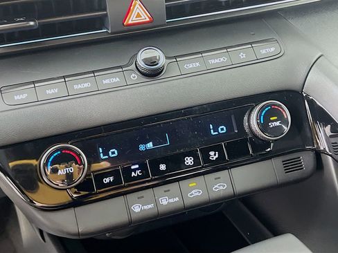 New 2025 Hyundai Elantra SEL image 14