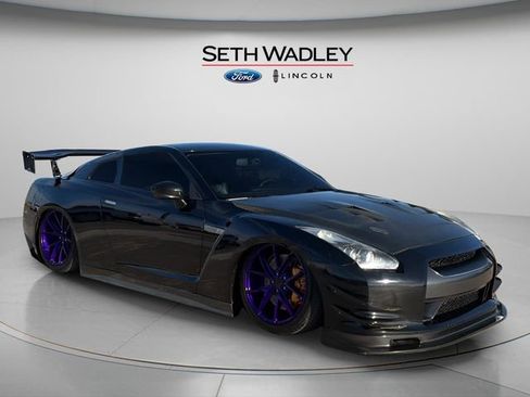 Used 2010 Nissan GT-R Premium image 1