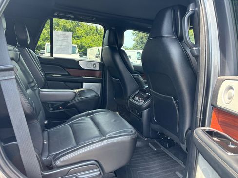 Used 2021 Lincoln Navigator Reserve w/ Luxury Package RWD image 16