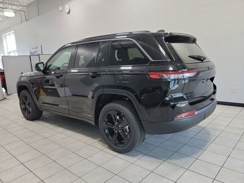 New 2026 Jeep Grand Cherokee Limited AWD/4WD image 4