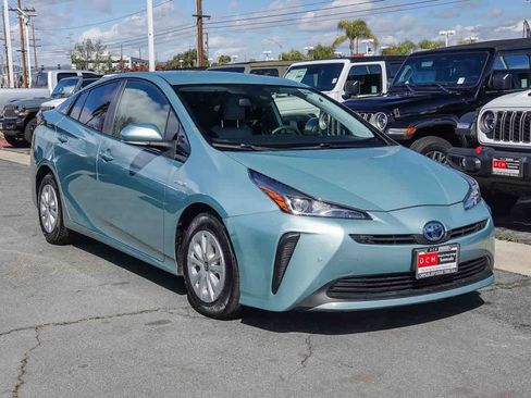 Used 2019 Toyota Prius LE image 3