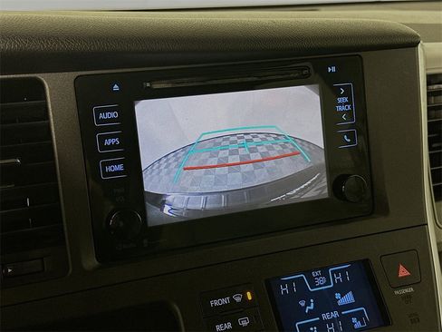 Used 2015 Toyota Sienna LE image 15