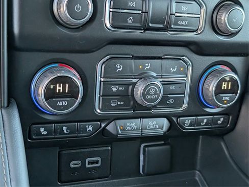 Used 2024 Chevrolet Tahoe High Country image 16