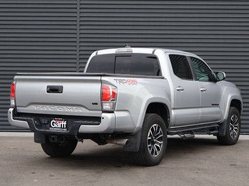 Used 2022 Toyota Tacoma TRD Sport w/ Technology Package image 5