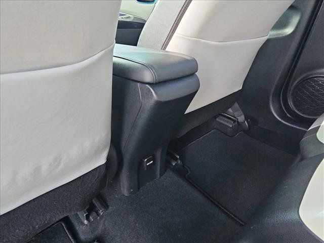 Used 2017 Toyota Prius Prime Advanced w/ Carpet Mat Package FWD image 18