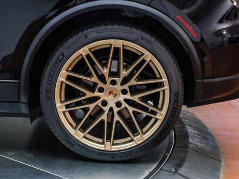 Used 2025 Porsche Macan Electric image 12