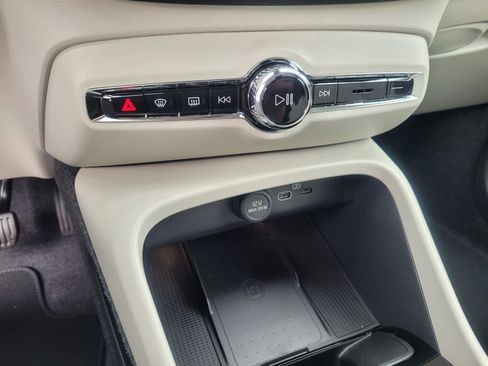 New 2026 Volvo XC40 B5 Plus w/ Protection Package Premier image 17