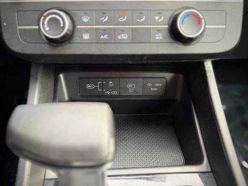 Used 2025 Hyundai Tucson SE FWD image 18