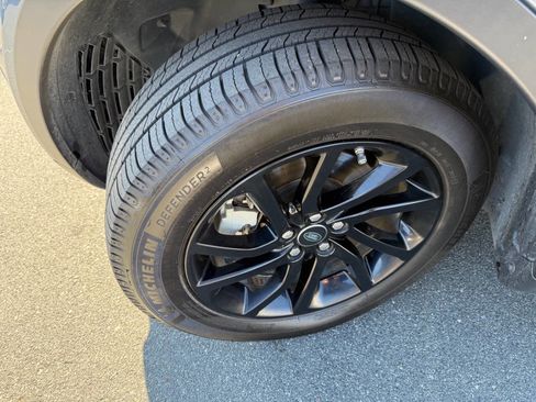 Used 2019 Land Rover Discovery Sport HSE image 27