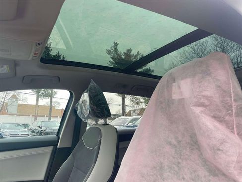 New 2026 Volkswagen Taos SE image 18