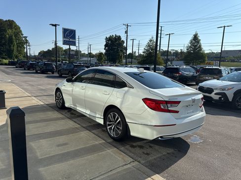 Used 2018 Honda Accord EX image 5