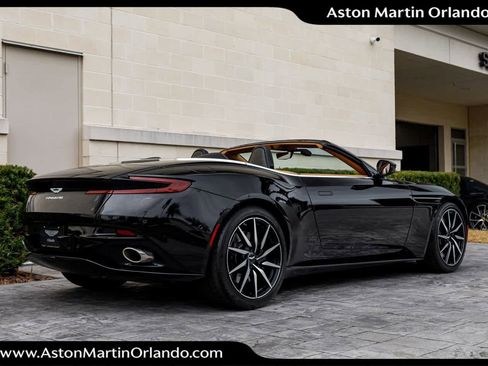 Used 2019 Aston Martin DB11 Volante image 25