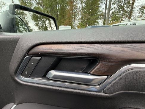 Certified 2025 GMC Sierra 1500 SLT image 64