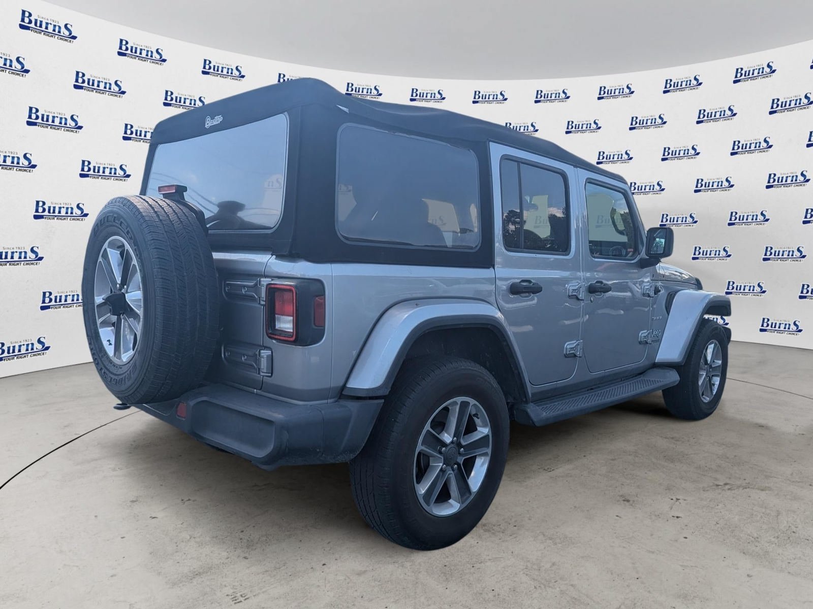 Used 2019 Jeep Wrangler Unlimited Sahara AWD/4WD image 3
