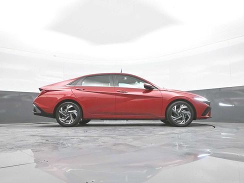 Used 2025 Hyundai Elantra Limited FWD image 45