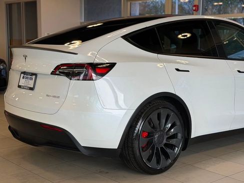 Used 2023 Tesla Model Y Performance AWD/4WD image 11