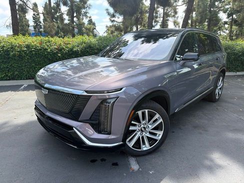 Certified 2026 Cadillac Vistiq Luxury AWD/4WD image 1