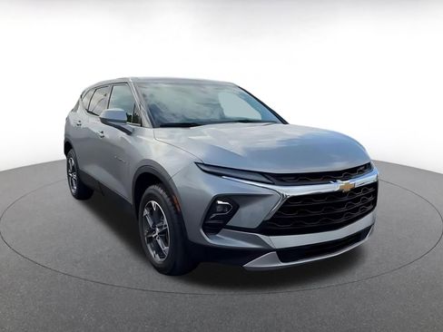 Used 2025 Chevrolet Blazer LT FWD image 3