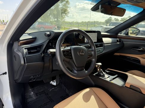 Used 2025 Lexus ES 350 w/ Premium Package FWD image 12