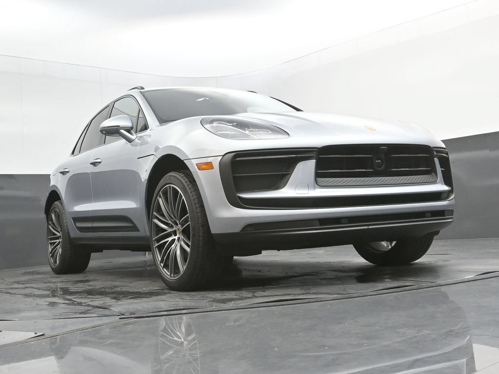 Certified 2026 Porsche Macan AWD/4WD image 35