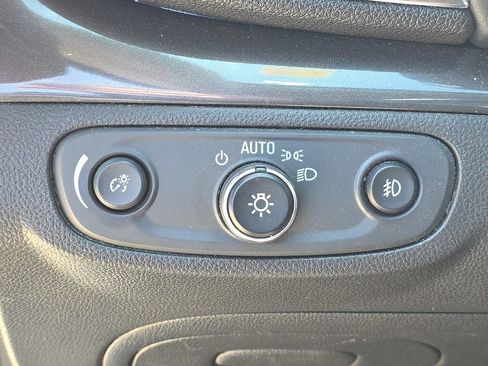 Used 2018 Buick Encore Essence FWD image 28