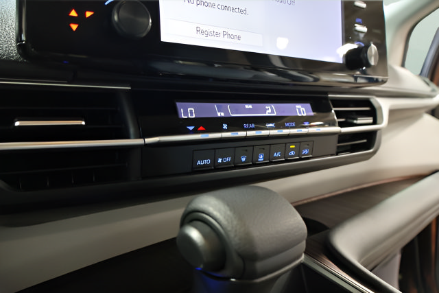 Used 2022 Toyota Sienna LE FWD image 24