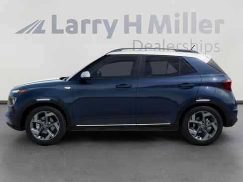 New 2026 Hyundai Venue SEL FWD image 3