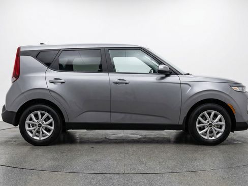 Used 2025 Kia Soul LX w/ LX Technology Package FWD image 11