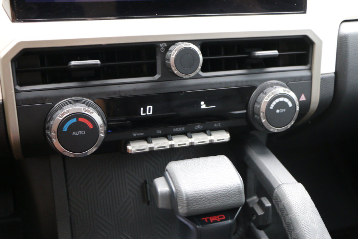 Used 2024 Toyota Tacoma TRD Off-Road AWD/4WD image 20