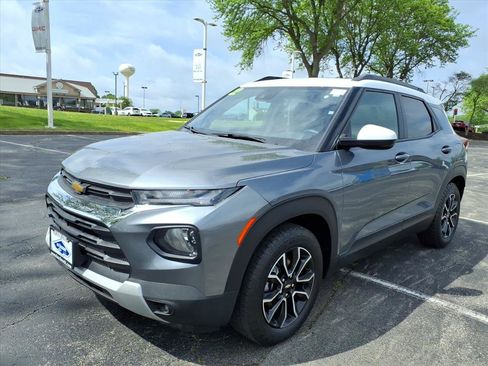 Used 2022 Chevrolet TrailBlazer ACTIV w/ Sun and Liftgate Package FWD image 3