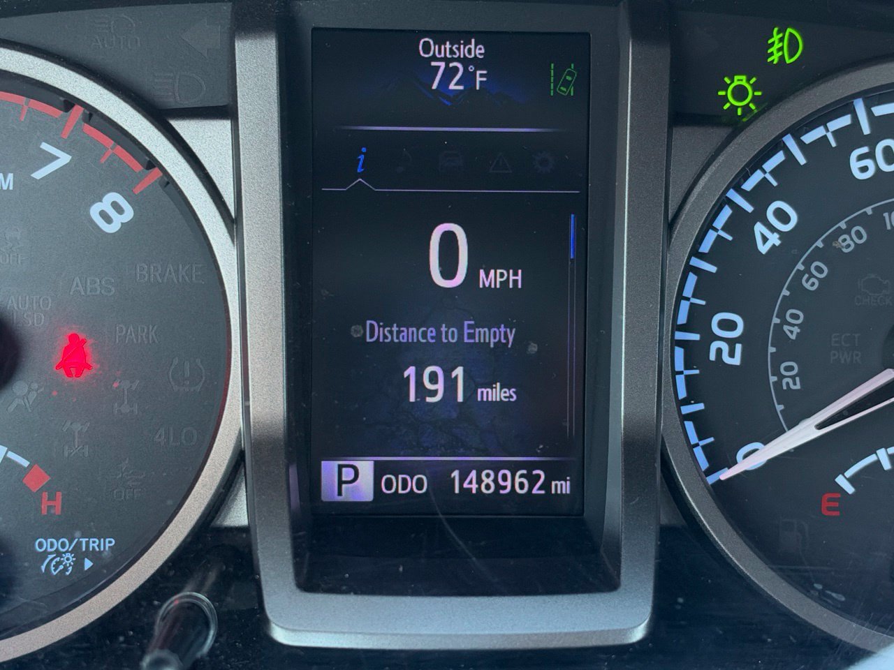 Used 2018 Toyota Tacoma SR5 RWD image 9