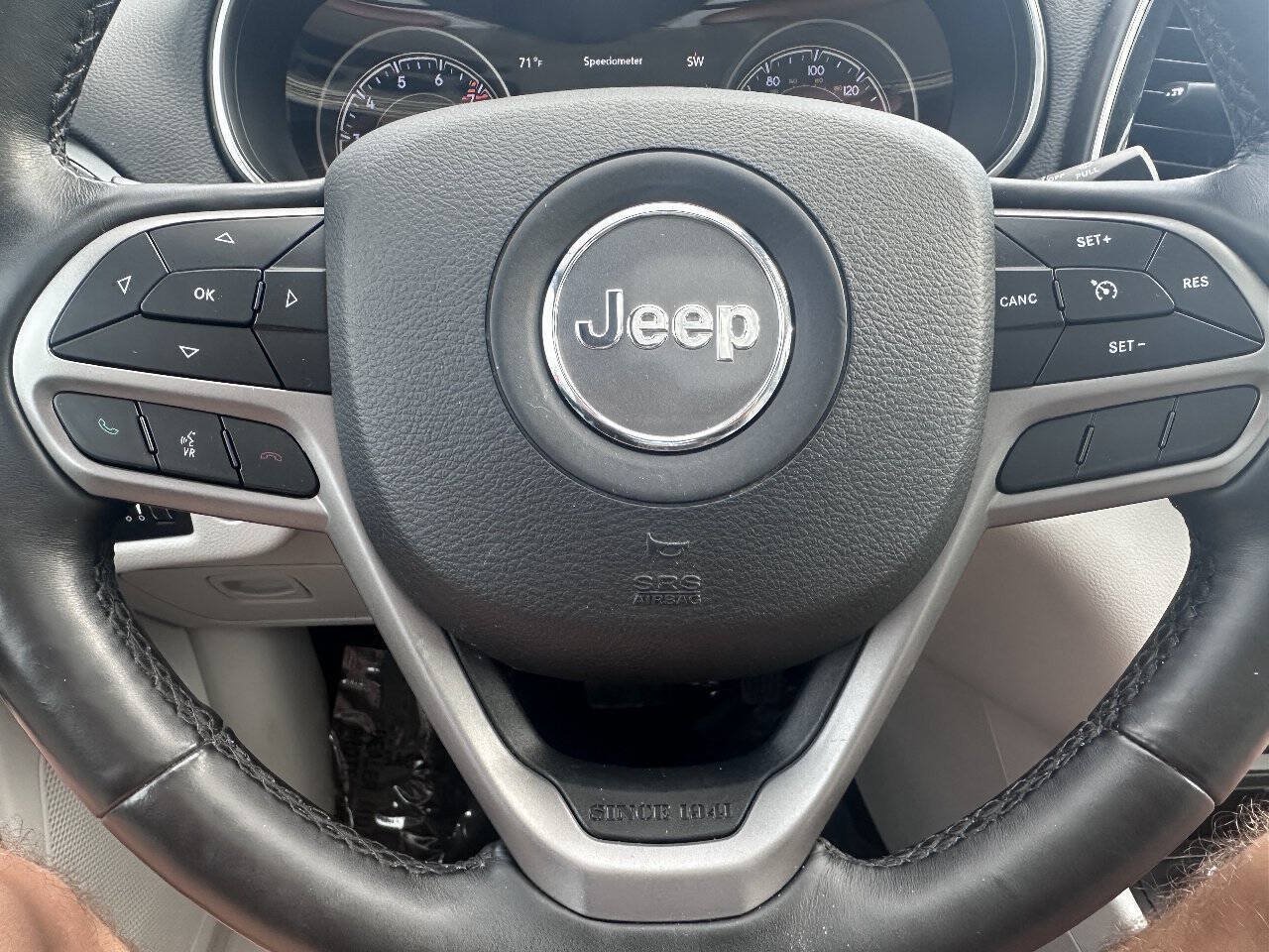 Used 2019 Jeep Cherokee Limited AWD/4WD image 20