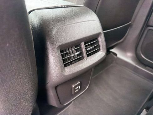 Used 2024 GMC Terrain SLE AWD/4WD image 17
