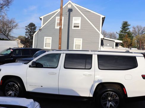 Used 2024 Jeep Wagoneer L Series II w/ Flexible Seating Group image 2