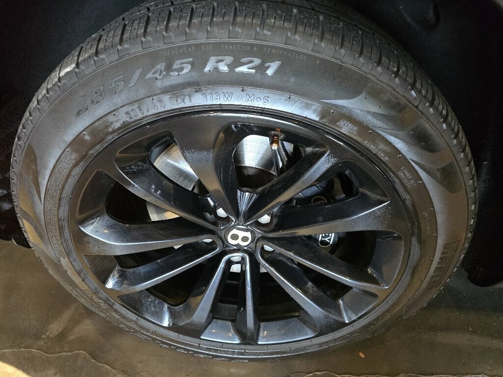 Used 2019 Bentley Bentayga AWD/4WD image 36
