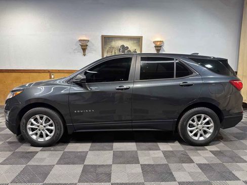 Used 2020 Chevrolet Equinox LS image 2