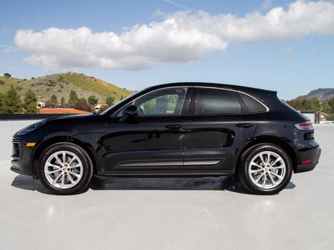 Used 2025 Porsche Macan AWD/4WD image 2