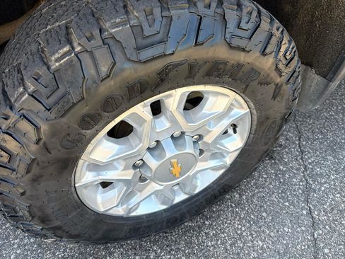 Used 2022 Chevrolet Silverado 3500 LT w/ Convenience Package AWD/4WD image 9