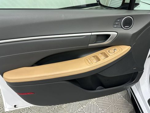 Used 2025 Hyundai Sonata Limited FWD image 11