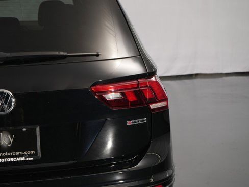 Used 2021 Volkswagen Tiguan SE R-Line image 13