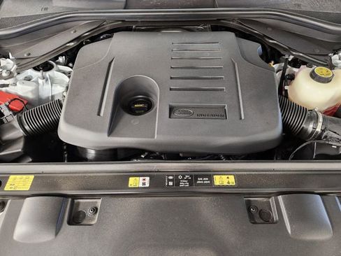 Used 2025 Land Rover Range Rover Sport SE AWD/4WD image 32