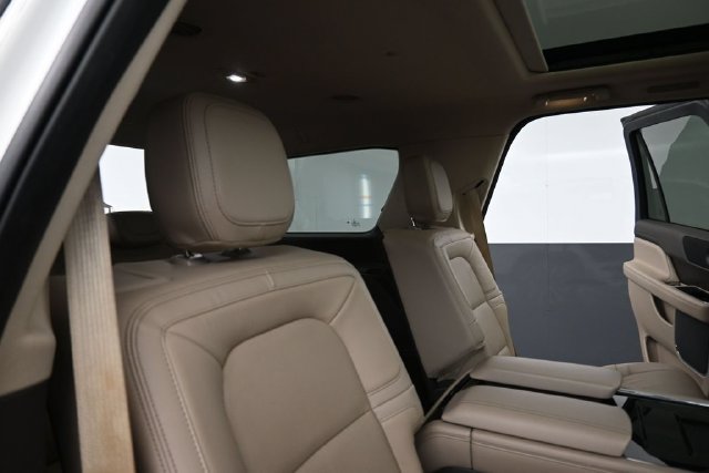 Certified 2023 Lincoln Navigator Reserve RWD image 28