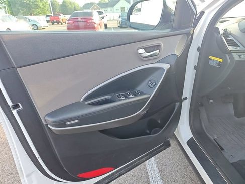 Used 2017 Hyundai Santa Fe SE AWD/4WD image 5