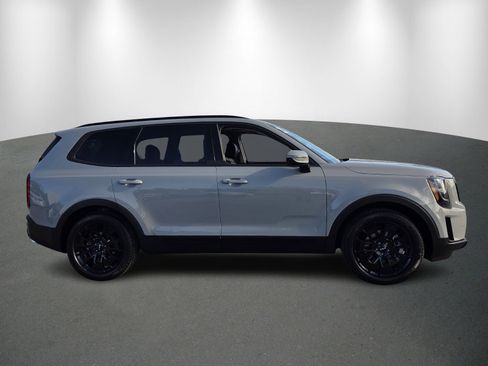 Used 2022 Kia Telluride SX w/ SX Prestige Package image 8