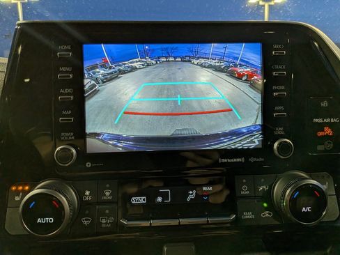 Used 2022 Toyota Highlander XLE image 23